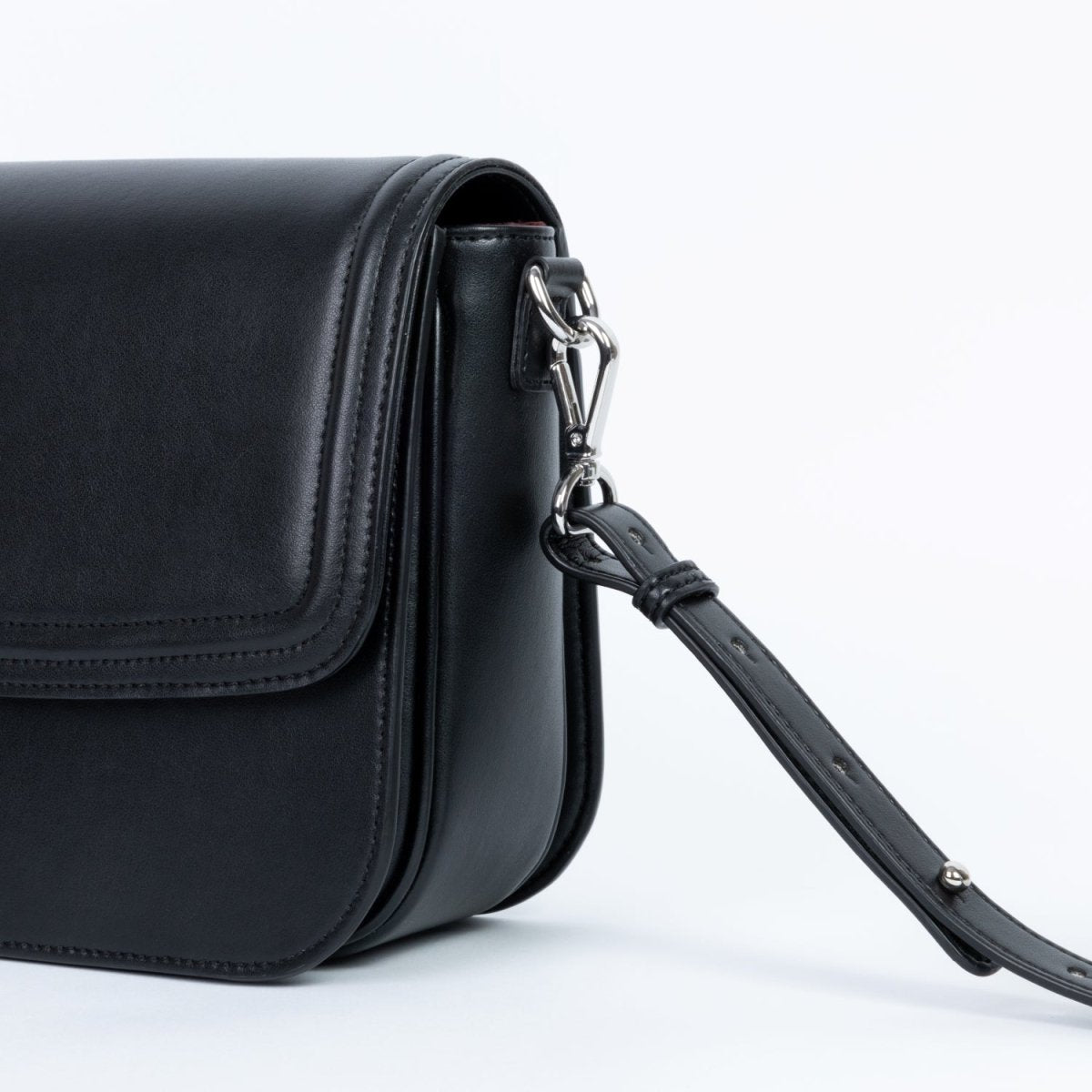 Sac vegan élégant Brigitte Couture noir, côté