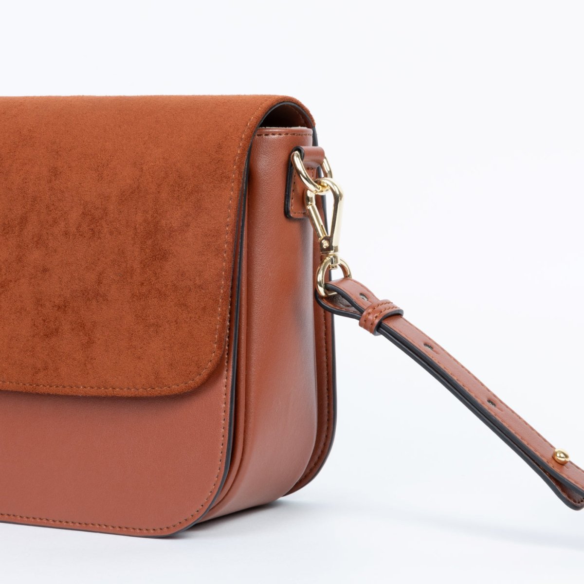 Sac vegan Brigitte Oxymore Camel – détail bandoulière et couture