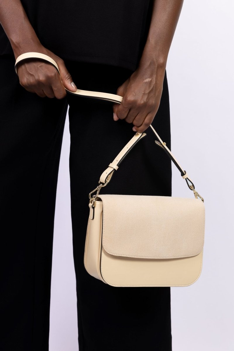 Sac à main vegan Brigitte Oxymore Bambou Sable porté à la main – chic et écoresponsable