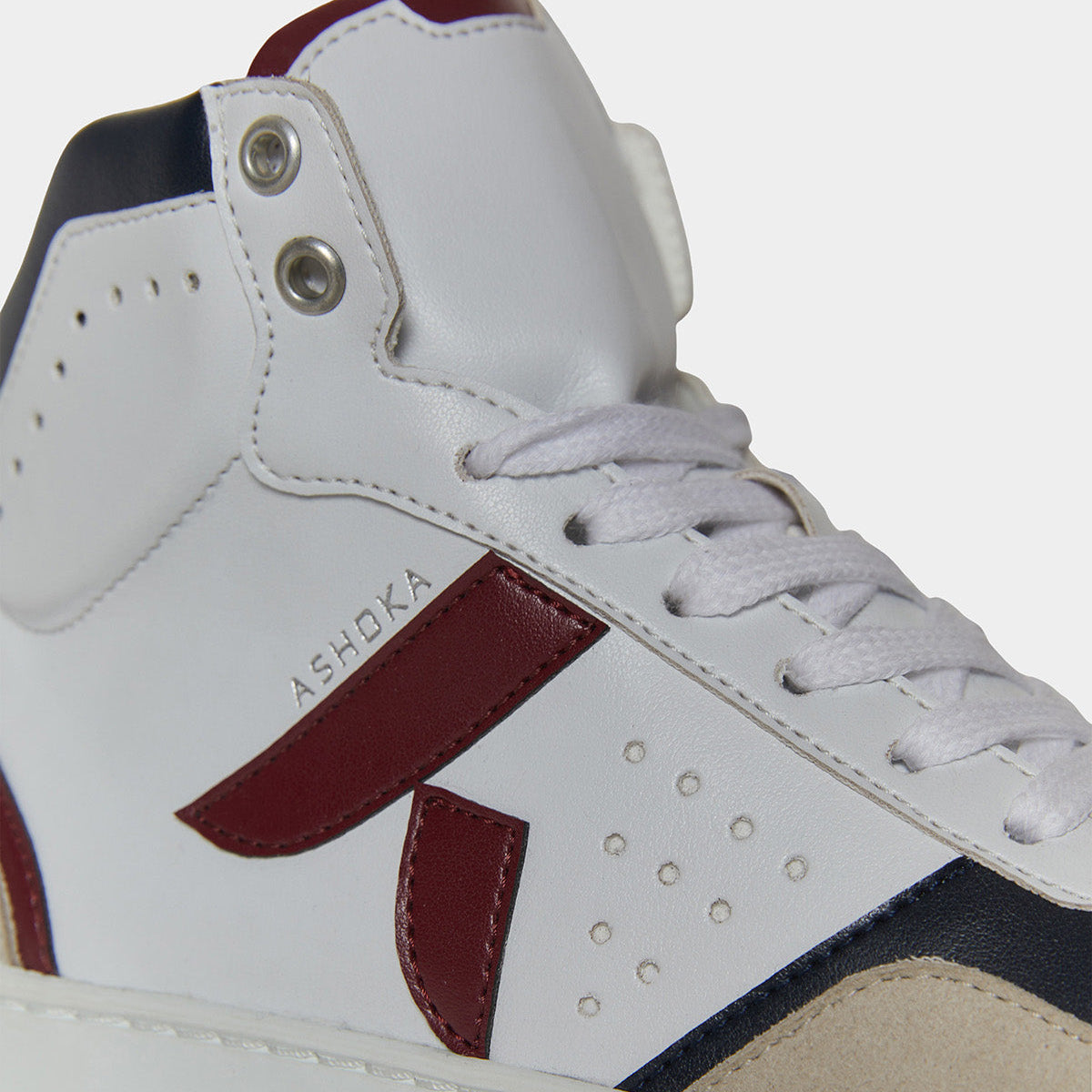Chaussure vegan Matéo Montante Bordeaux & Marine – détail cuir de pomme Uppeal™ et matières recyclées