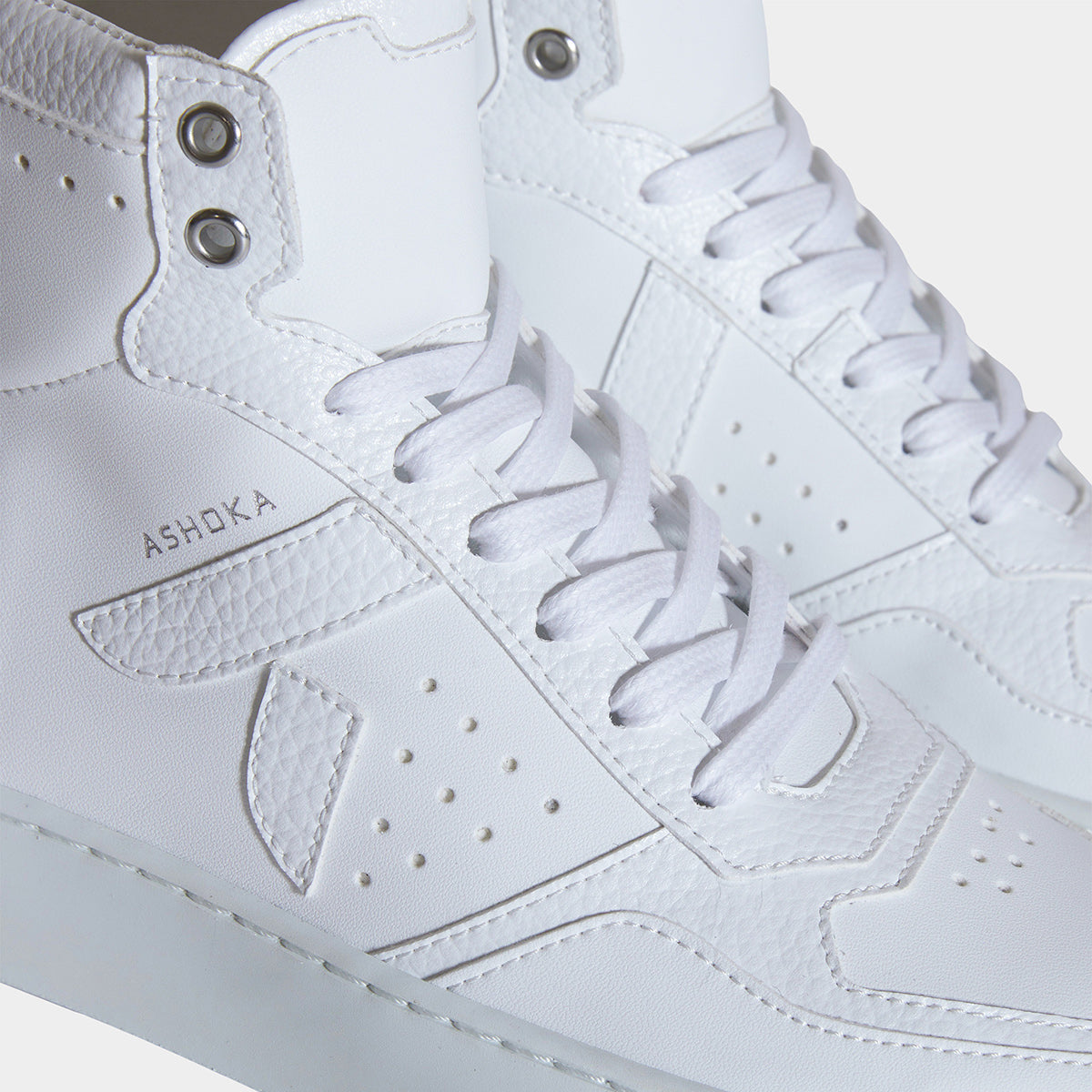 Chaussure vegan Matéo Montante Blanche – détail cuir de pomme Uppeal™ et matières recyclées