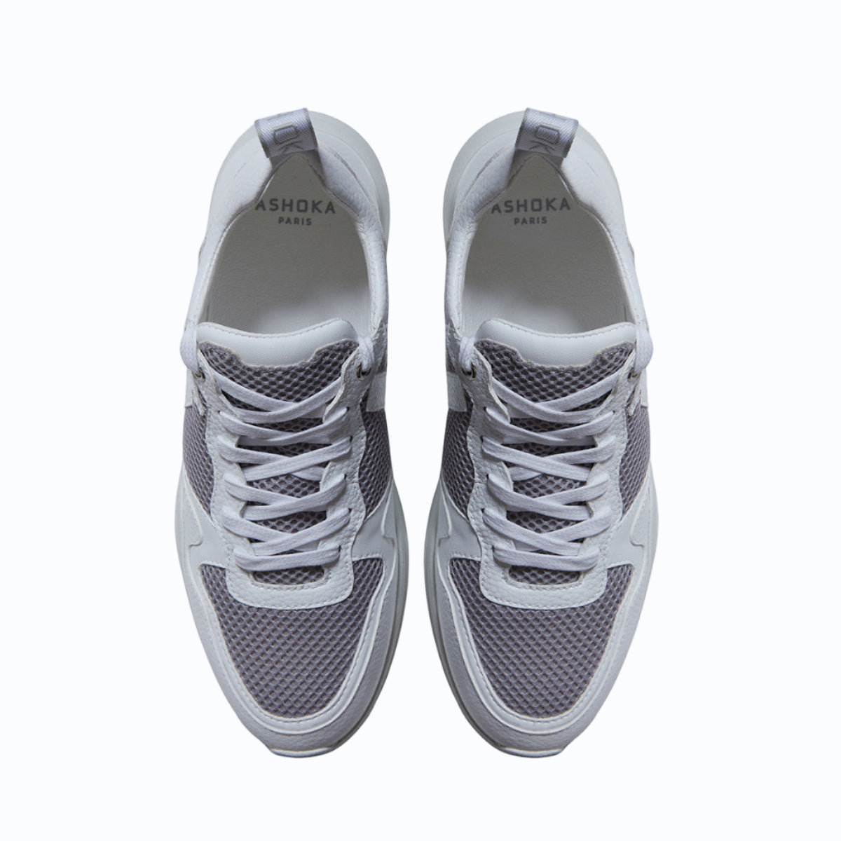 Sneakers vegan Lewis Blanches – vue du dessus avec laçage ergonomique