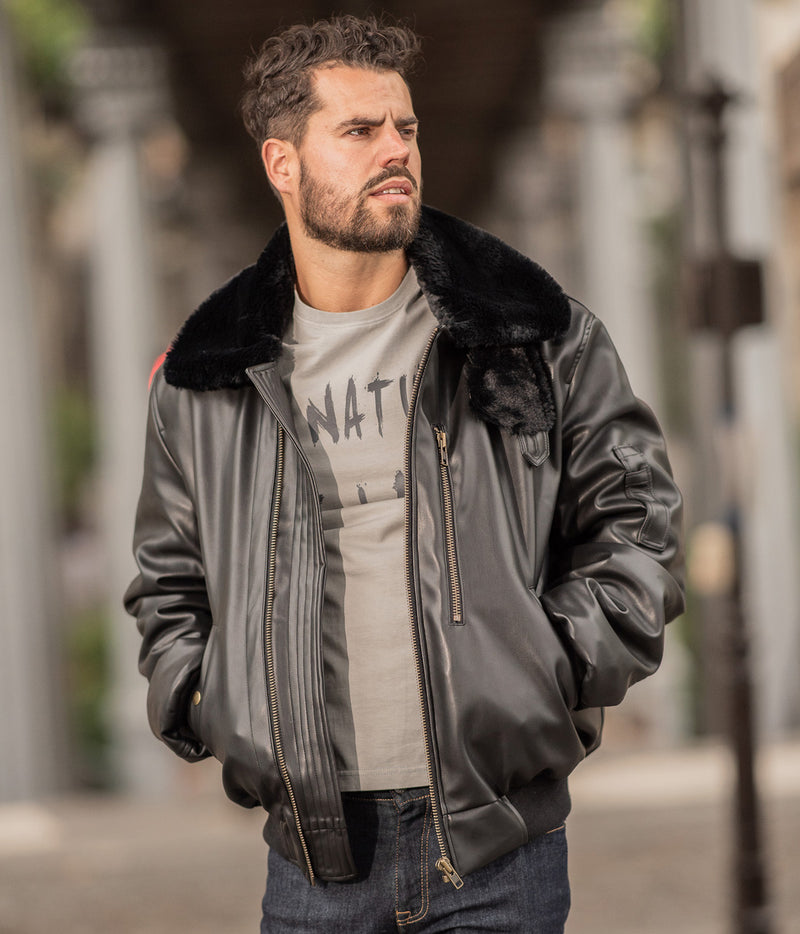 Blouson aviateur noir, vegan pour homme, Roland, sans cuir, intérieur doublé de fourrure synthétique made in France, fabriqué à Paris, matière italienne, écoresponsable, éthique, écologique, Peta approved et Animal free.