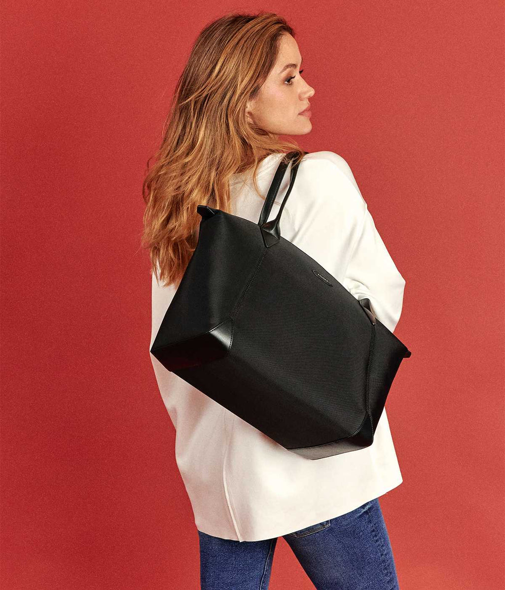 Sac vegan pour femme Apple Skin et Nylon recyclé noir Journey Kromatik, sans cuir, éthique, écoresponsable, écologique, recyclé et sans cruauté