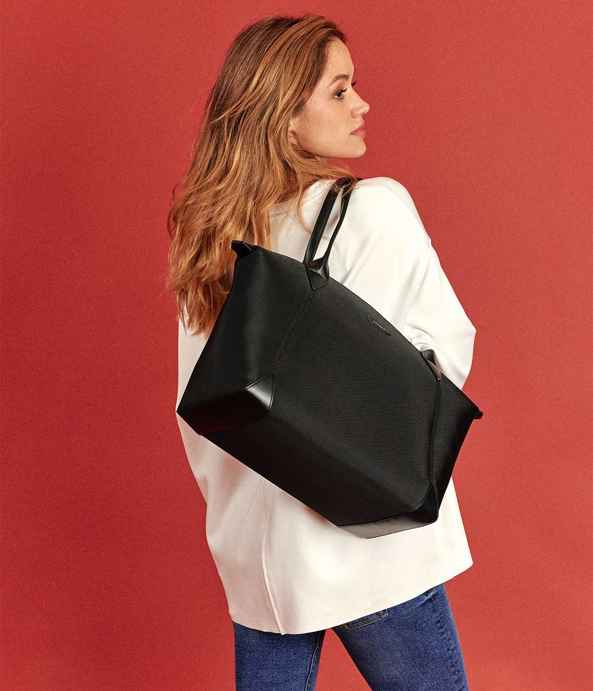 Sac vegan pour femme Apple Skin et Nylon recyclé noir Journey Kromatik, sans cuir, éthique, écoresponsable, écologique, recyclé et sans cruauté