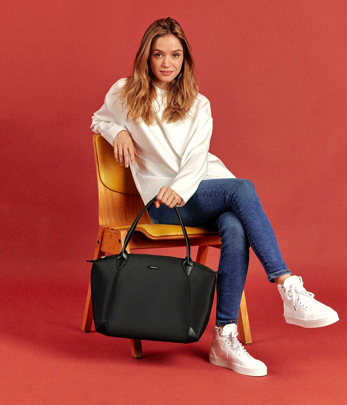 Sac vegan pour femme Apple Skin et Nylon recyclé noir Journey Kromatik, sans cuir, éthique, écoresponsable, écologique, recyclé et sans cruauté