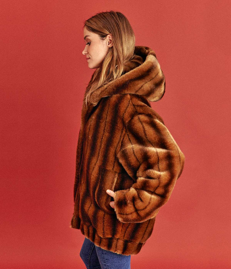 Manteau court à capuche en fourrure vegan vison Tabatha - Made in France 🇫🇷 - Éthique et écoresponsable