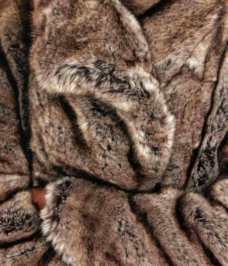 Manteau en fausse fourrure vegan Betty, court à grand col en renard argenté - Made in France 🇫🇷 - Éthique et écoresponsable