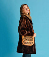 Sac à main Marilyn Amazone Léopard caramel Apple Skin face avant, sans cuir, éthique, écoresponsable, écologique, recyclé et sans cruauté.