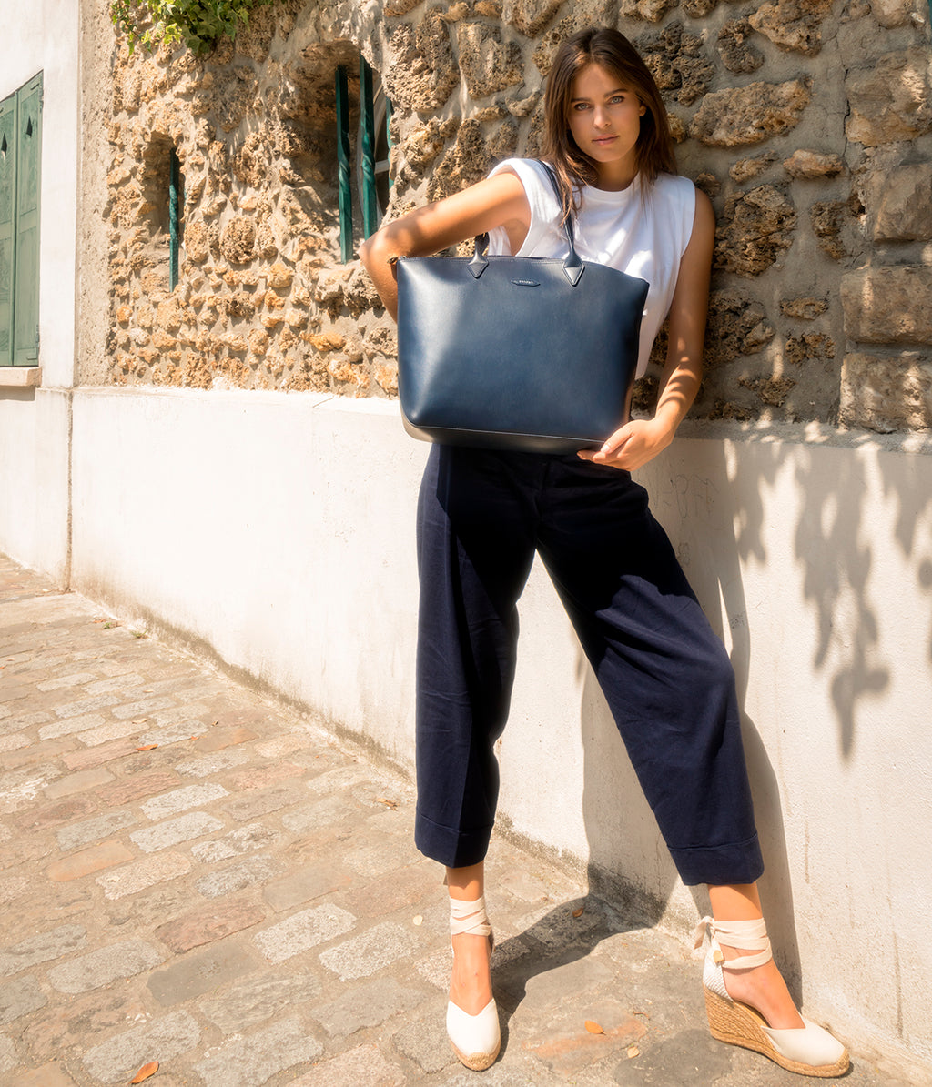 Sac cabas vegan pour femme Jolly Apple Skin bleu marine, sans cuir, éthique, écoresponsable, écologique, recyclé et sans cruauté
