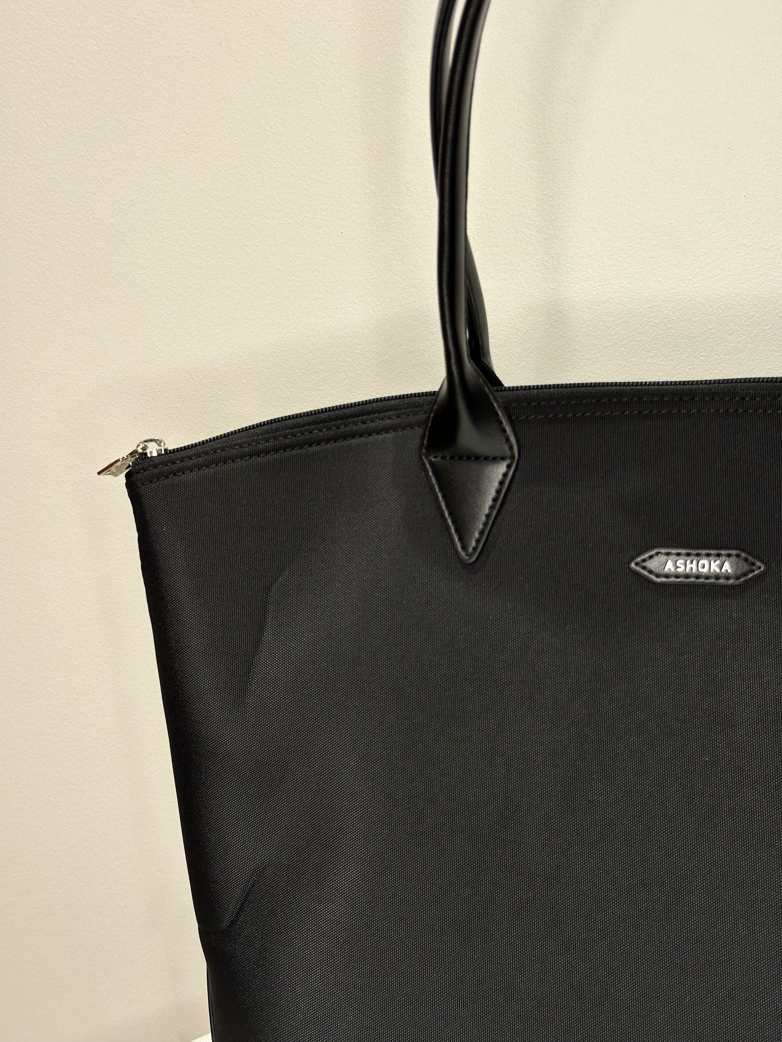 関税なし 送料無料 Black Naplak Arqua Handbag Sorano shoulder bag Annika Black – Adax Shop