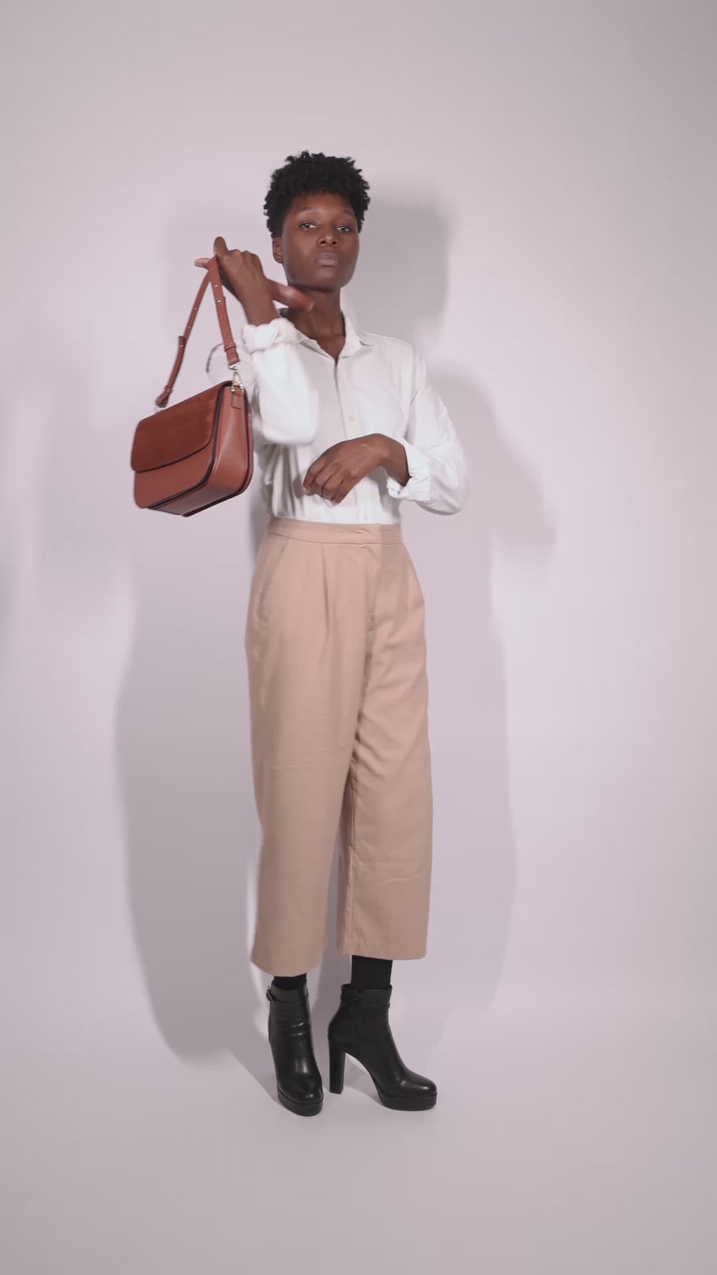 Sac vegan Brigitte camel porté – sac responsable et intemporel 