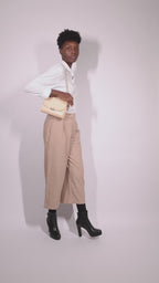 Sac vegan Mini Paname Bambou Sable porté – sac responsable au quotidien