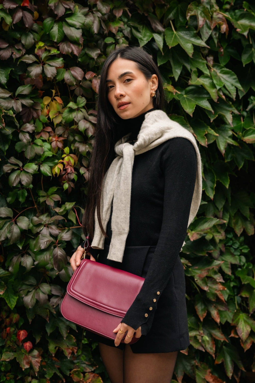 Sac Brigitte Bordeaux Ashoka Paris, sac à main vegan en cuir éthique et cruelty-free, design chic et élégant.