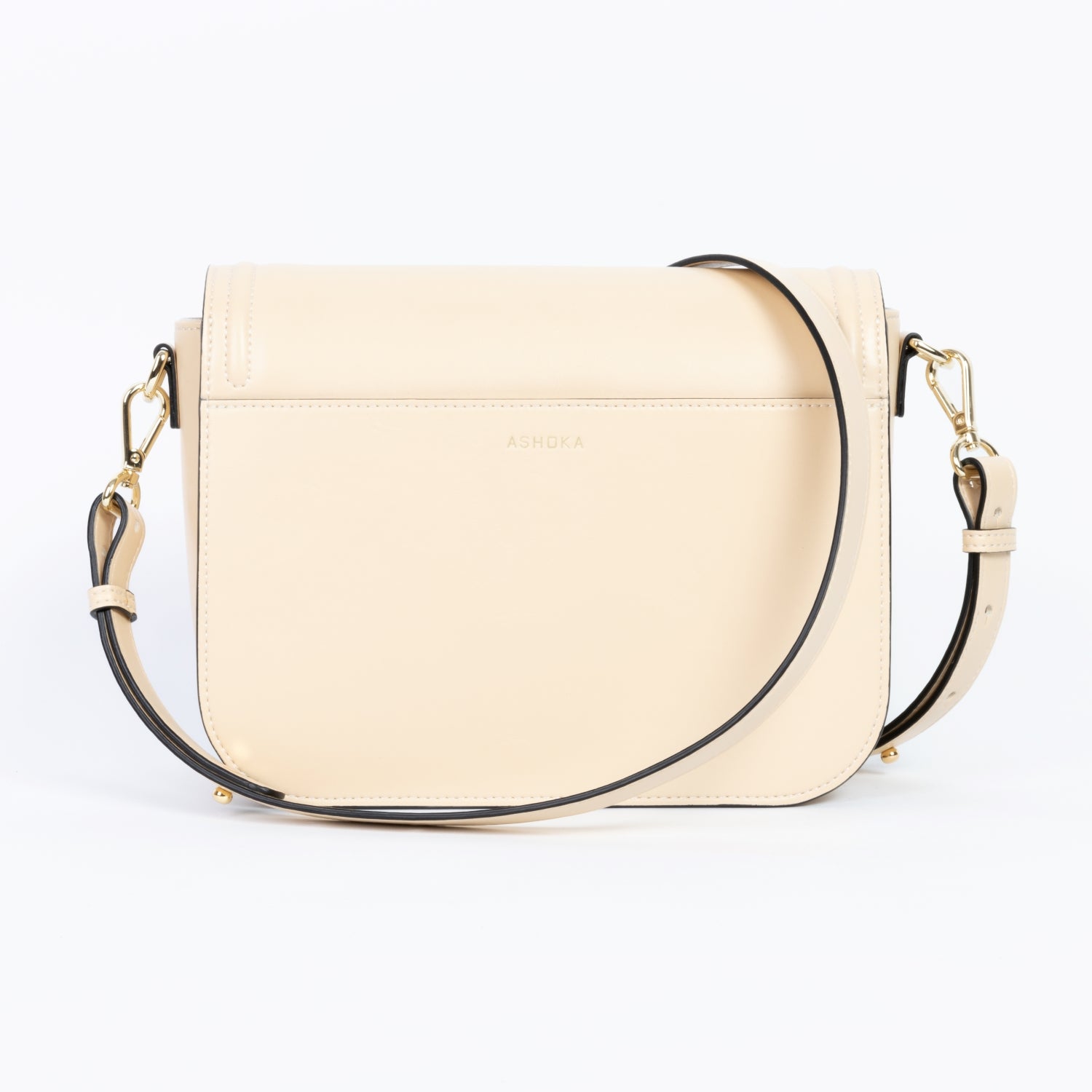 Brigitte Bag Ashoka Paris – Sac vegan compact, rabat travaillé, lignes minimalistes, matière biosourcée, design élégant et intemporel.