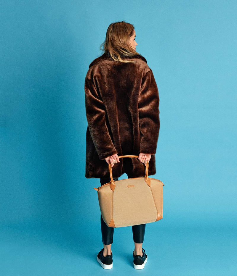 Sac vegan pour femme Apple Skin et Nylon recyclé caramel Journey Kromatik, sans cuir, éthique, écoresponsable, écologique, recyclé et sans cruauté