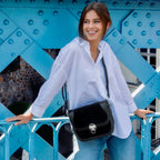 Sac à main Marilyn Apple Skin et simili daim noir face avant, sans cuir, éthique, écoresponsable, écologique, recyclé et sans cruauté.