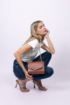 Mini Paname Camel porté – sac vegan élégant et responsable pour femme