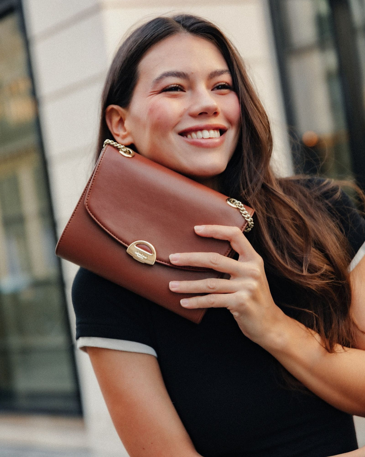 Sac Mini Paname Camel en Uppeal™, à base de pomme, porté à la main