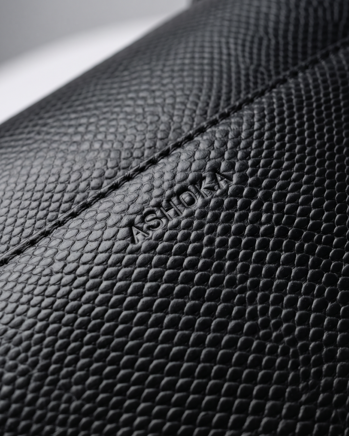 Sac à main Mini Paname Lézard Noir en Uppeal™, zoom matière