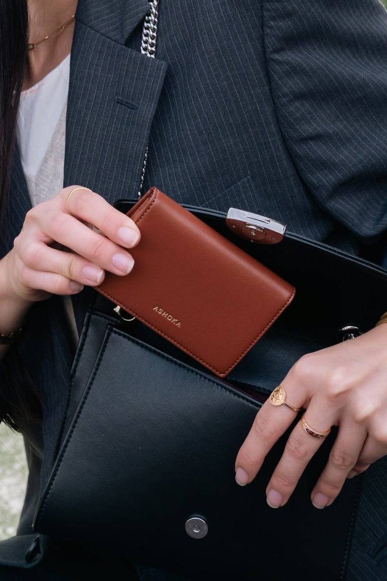 Mini Paname Noir Ashoka Paris, sac à main cruelty-free et élégant, parfait pour un look parisien.