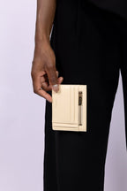 Porte-cartes vegan femme, format compact pour cartes et billets, fabriqué à la main au Portugal.