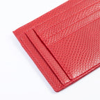 Petit porte-cartes femme en Apple Skin lézard rouge, design parisien, durable et cruelty-free.