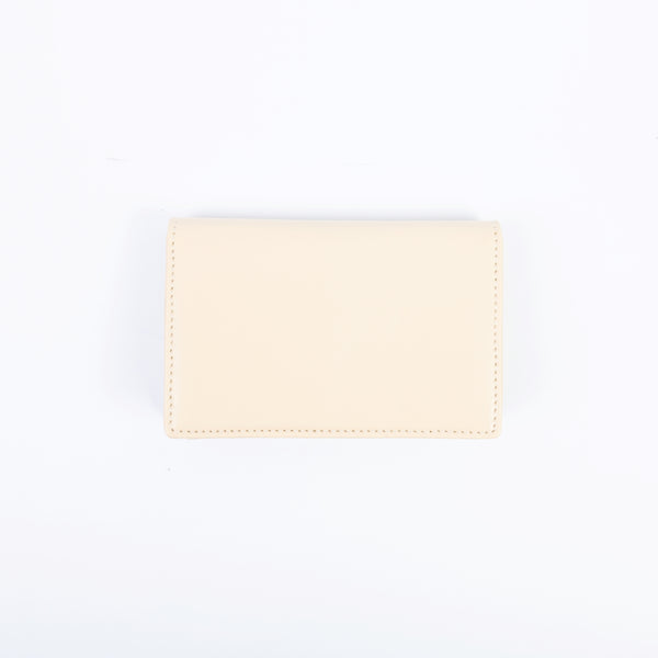 Porte-monnaie aux lignes courbes, modèle femme, design vegan et éthique, parfait pour contenir l’essentiel sans compromis.