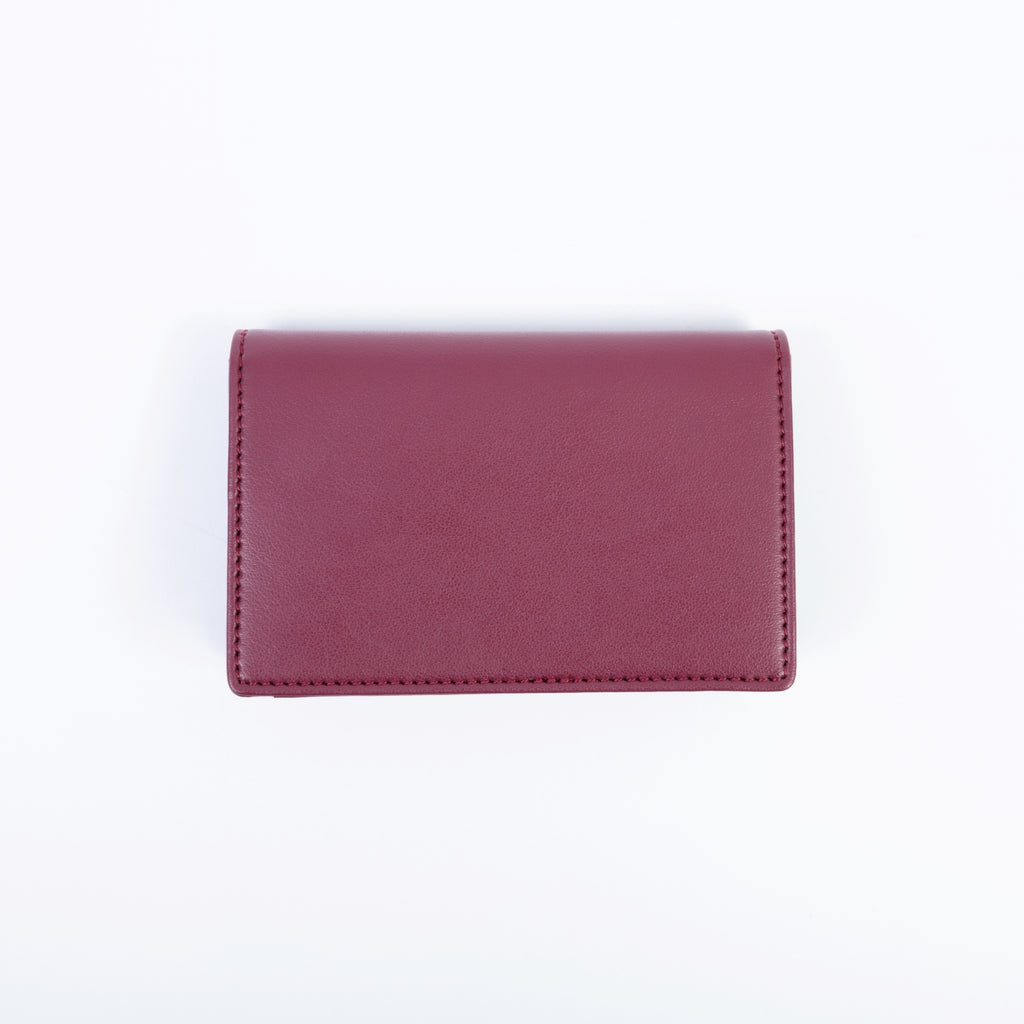 Accessoire de petite maroquinerie végane : porte-monnaie femme élégant, doublure recyclée, fabrication respectueuse de l’environnement.