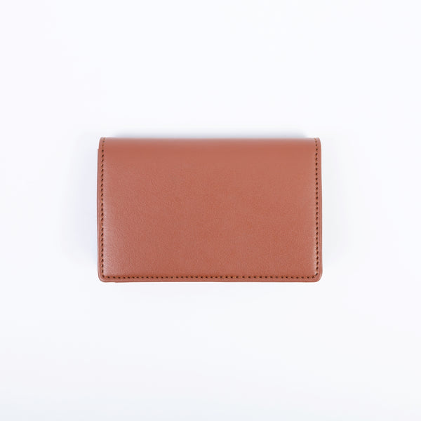Ashoka Paris présente ce porte-monnaie femme durable : matière Apple Skin, design sobre et chic, fabriqué dans des ateliers responsables.