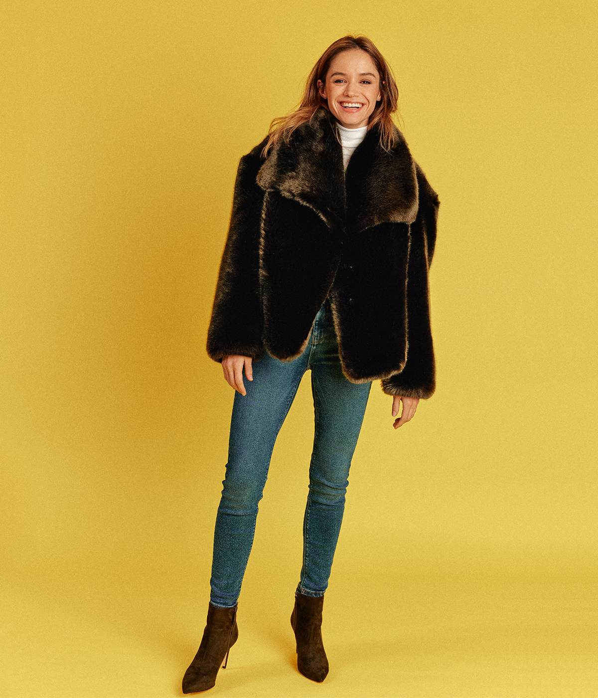 Manteau en fausse fourrure vegan court à grand col Betty vert bronze  - Made in France 🇫🇷 - Éthique et écoresponsable