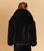 Manteau court à grand col en fausse fourrure vegan Betty chocolat - Made in France 🇫🇷 - Éthique et écoresponsable