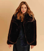 Manteau court à grand col en fausse fourrure vegan Betty chocolat - Made in France 🇫🇷 - Éthique et écoresponsable