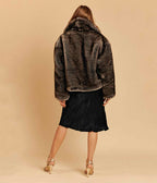 Manteau en fausse fourrure vegan Betty, court à grand col en renard argenté - Made in France 🇫🇷 - Éthique et écoresponsable