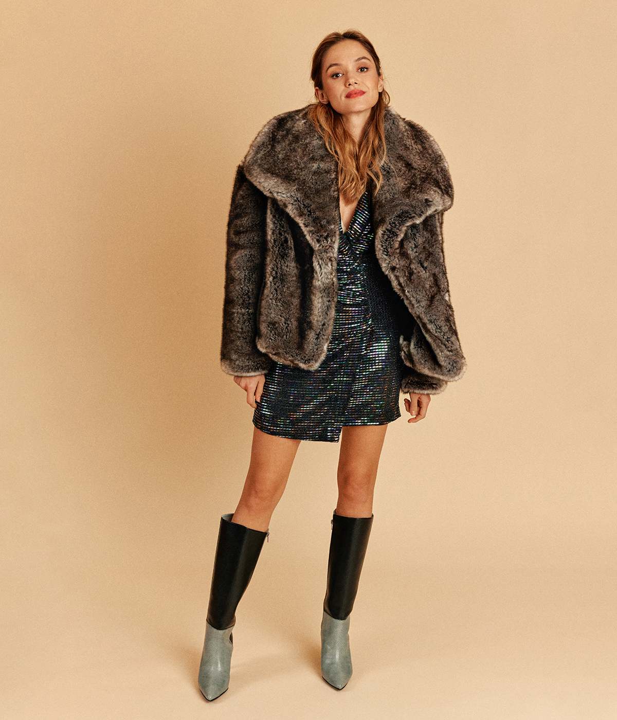 Manteau en fausse fourrure vegan Betty, court à grand col en renard argenté - Made in France 🇫🇷 - Éthique et écoresponsable