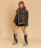 Manteau en fausse fourrure vegan Betty, court à grand col en renard argenté - Made in France 🇫🇷 - Éthique et écoresponsable