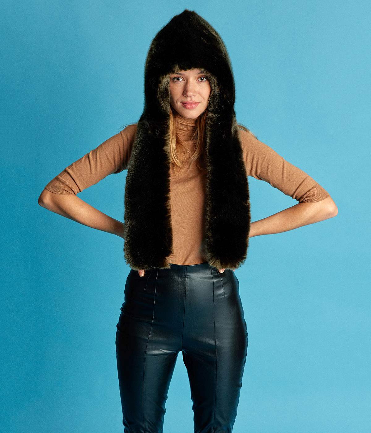 Écharpe à capuche Suzon en fourrure vegan vert bronze - Made in France - Durable et responsable