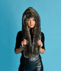 Écharpe à capuche Suzon en fourrure vegan gris intense - Made in France - Ethique et écoresponsable