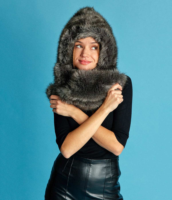 Écharpe à capuche Suzon en fourrure vegan gris intense - Made in France - Ethique et écoresponsable