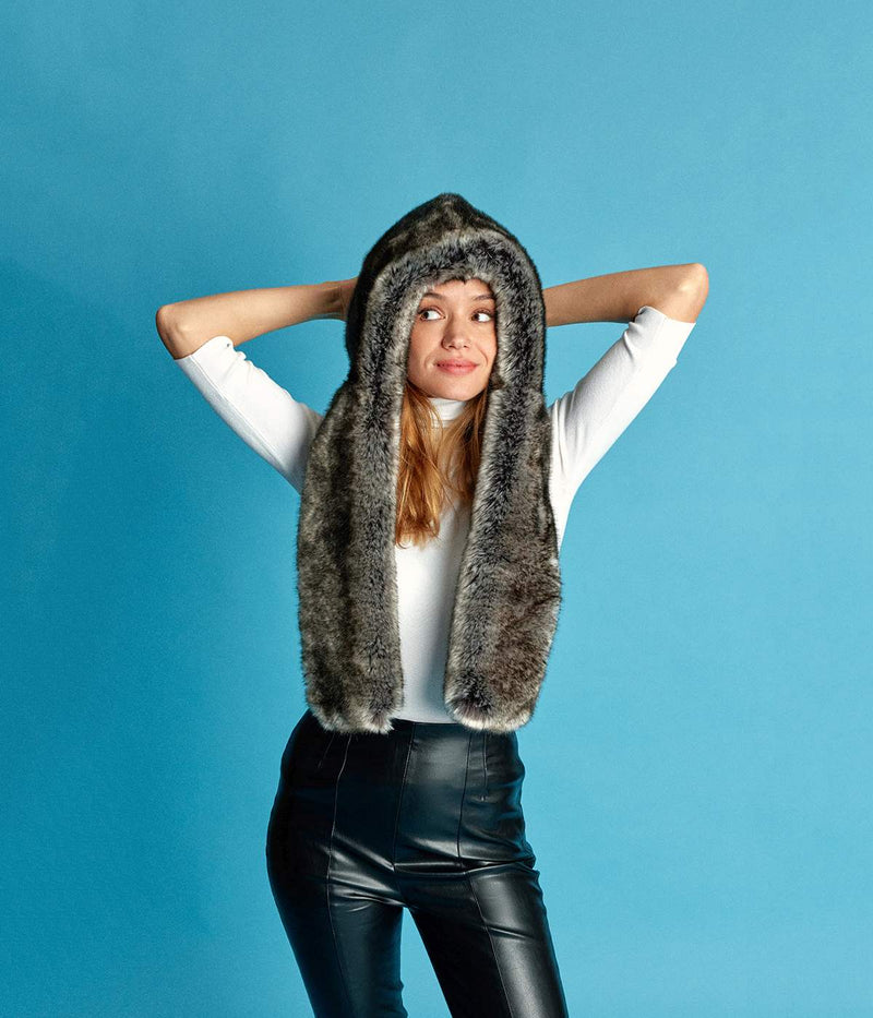 Écharpe à capuche Suzon en fourrure vegan gris polaire - Made in Paris - Ethique et écoresponsable