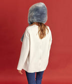 Écharpe à capuche Suzon en fourrure vegan bleu ciel - Fabriqué dans un atelier à Paris