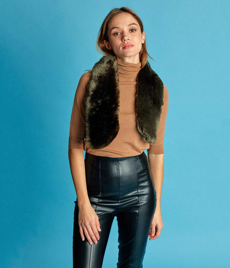 Écharpe Joséphine en fourrure vegan vert bronze - Fabrication responsable artisanale manuelle à Paris