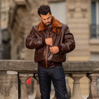 Blouson aviateur marron, vegan pour homme, Roland, sans cuir, intérieur doublé de fourrure synthétique made in France, fabriqué à Paris, matière italienne, écoresponsable, éthique, écologique, Peta approved et Animal free.