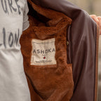 Blouson aviateur marron, vegan pour homme, Roland, sans cuir, intérieur doublé de fourrure synthétique made in France, fabriqué à Paris, matière italienne, écoresponsable, éthique, écologique, Peta approved et Animal free.