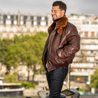 Blouson aviateur marron, vegan pour homme, Roland, sans cuir, intérieur doublé de fourrure synthétique made in France, fabriqué à Paris, matière italienne, écoresponsable, éthique, écologique, Peta approved et Animal free.