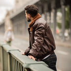 Blouson aviateur marron, vegan pour homme, Roland, sans cuir, intérieur doublé de fourrure synthétique made in France, fabriqué à Paris, matière italienne, écoresponsable, éthique, écologique, Peta approved et Animal free.