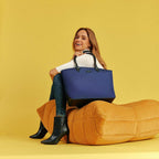 Sac cabas vegan pour femme Jolly Apple Skin et Nylon recyclé bleu marine, sans cuir, éthique, écoresponsable, écologique, recyclé et sans cruauté