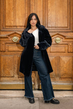 Manteau Babylone Bleu Nuit Ashoka Paris, confection vegan et éthique, doublure en fourrure synthétique cruelty-free, chaud et élégant.