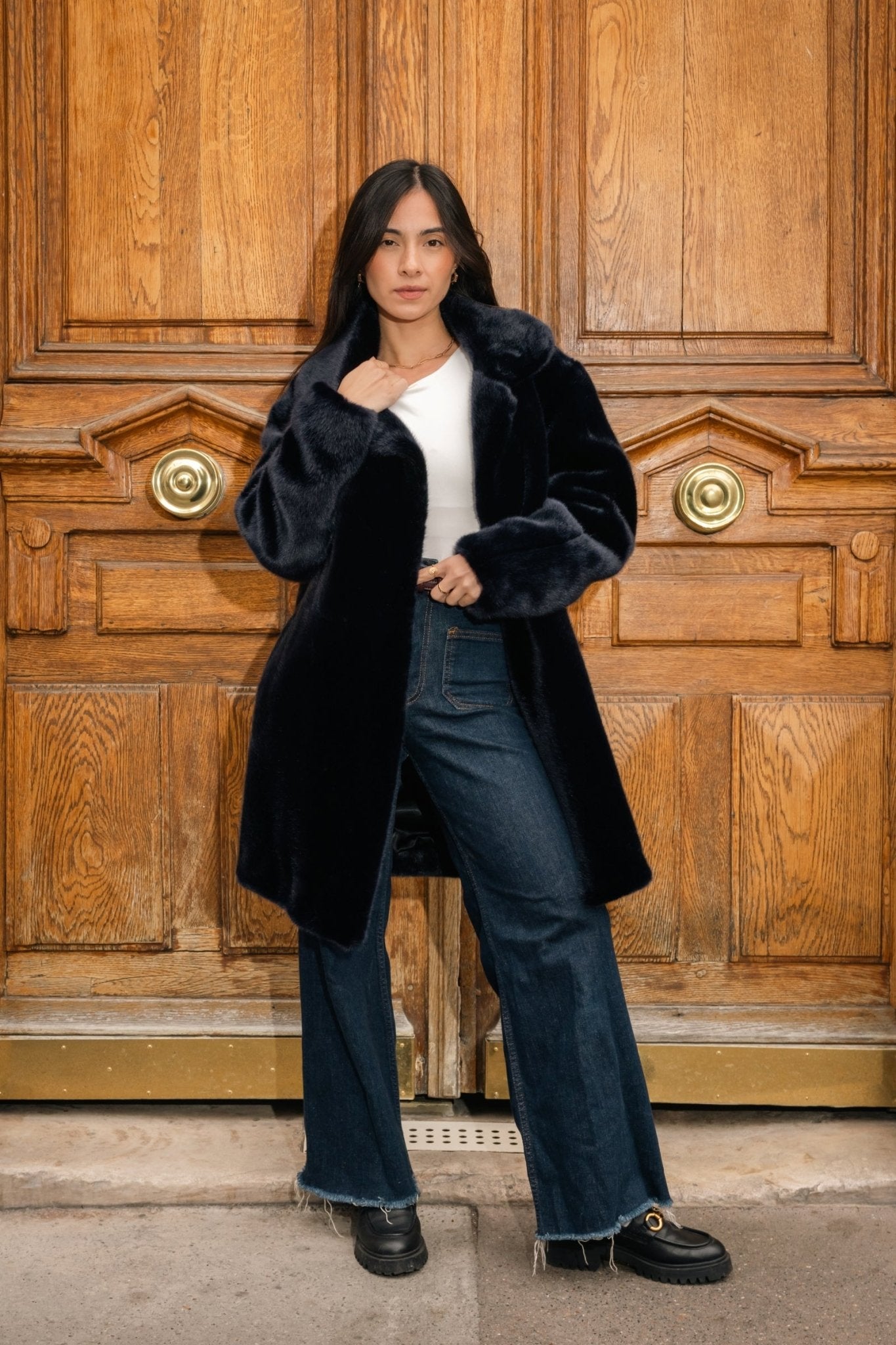 Manteau Babylone Bleu Nuit Ashoka Paris, confection vegan et éthique, doublure en fourrure synthétique cruelty-free, chaud et élégant.