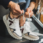Sneakers vegan Lewis Bordeaux & Marine portées – baskets éthiques et tendance pour homme et femme